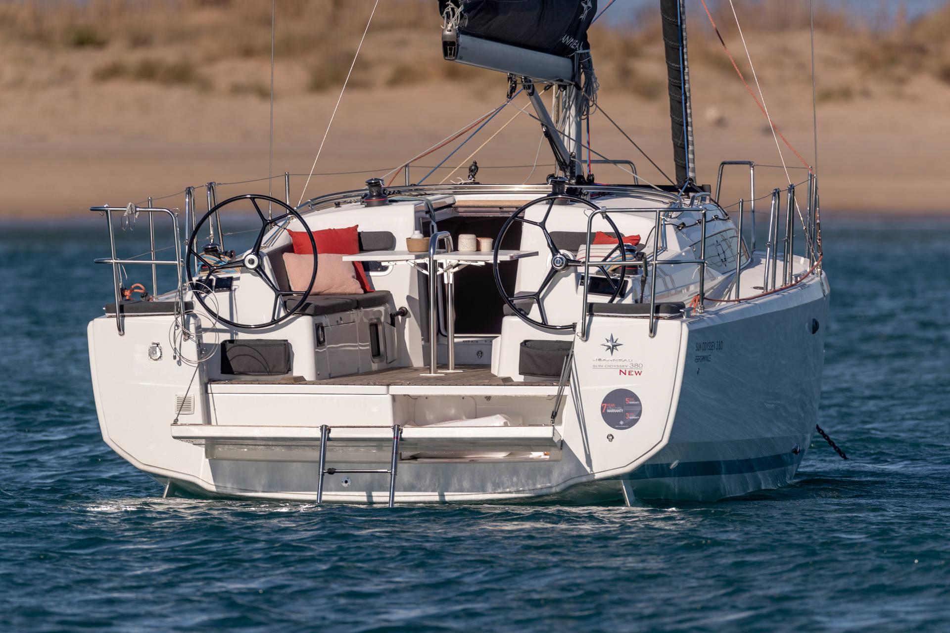 SUN ODYSSEY 380 slika 3