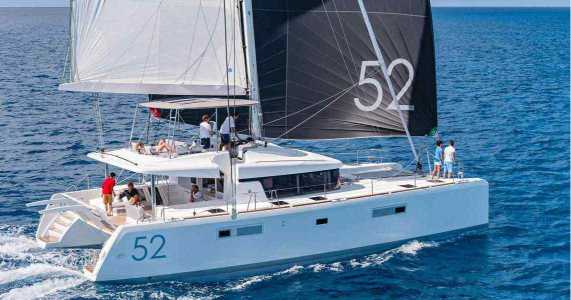 LAGOON 52