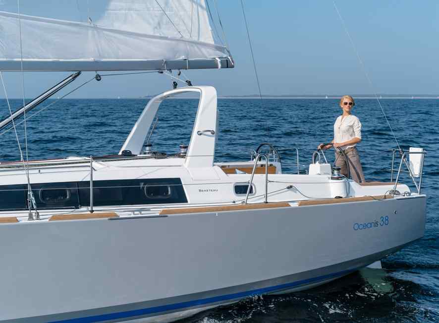 OCEANIS 38